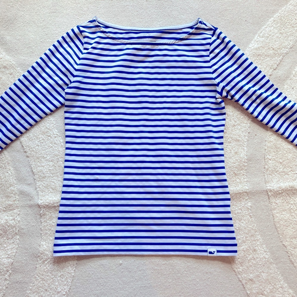 Vineyard vines blue and white striped shirt